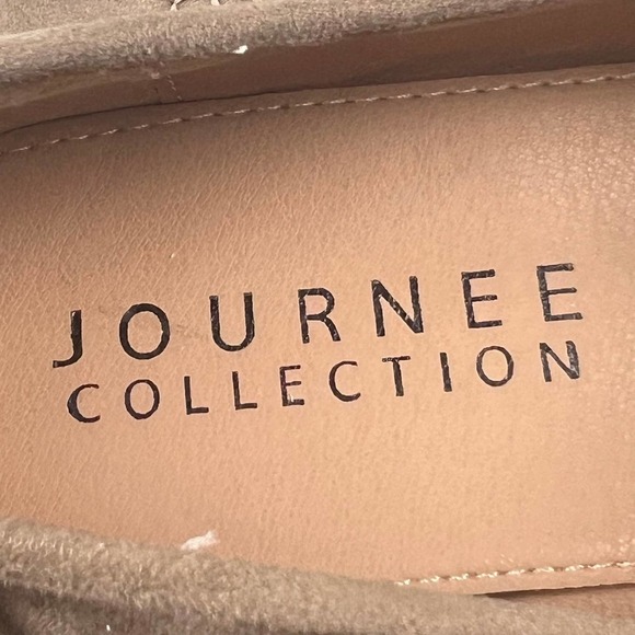 JOURNEE COLLECTION ERIKA VEGAN LEATHER LOAFERS IN TAUPE NWOT WOMEN'S SIZE 8.5 - Picture 11 of 12